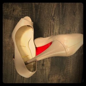 Nude Peep Toe Christian Louboutins